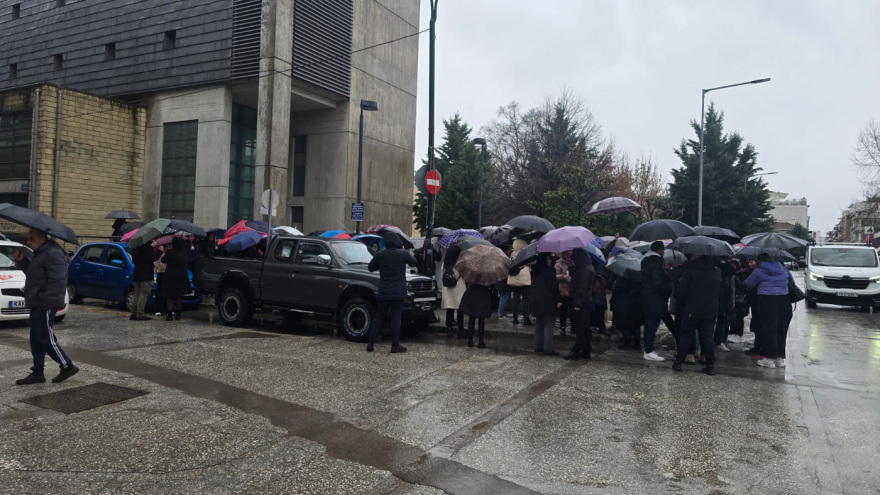 «Δακρύζαμε από την οσμή ακόμα και όταν περνούσαμε απ’ έξω» καταγγέλλουν εργαζόμενοι της Βιολάντα, την Τετάρτη η απολογία του ιδιοκτήτη