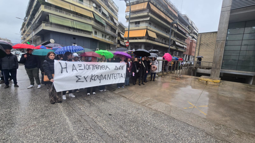 «Δακρύζαμε από την οσμή ακόμα και όταν περνούσαμε απ’ έξω» καταγγέλλουν εργαζόμενοι της Βιολάντα, την Τετάρτη η απολογία του ιδιοκτήτη