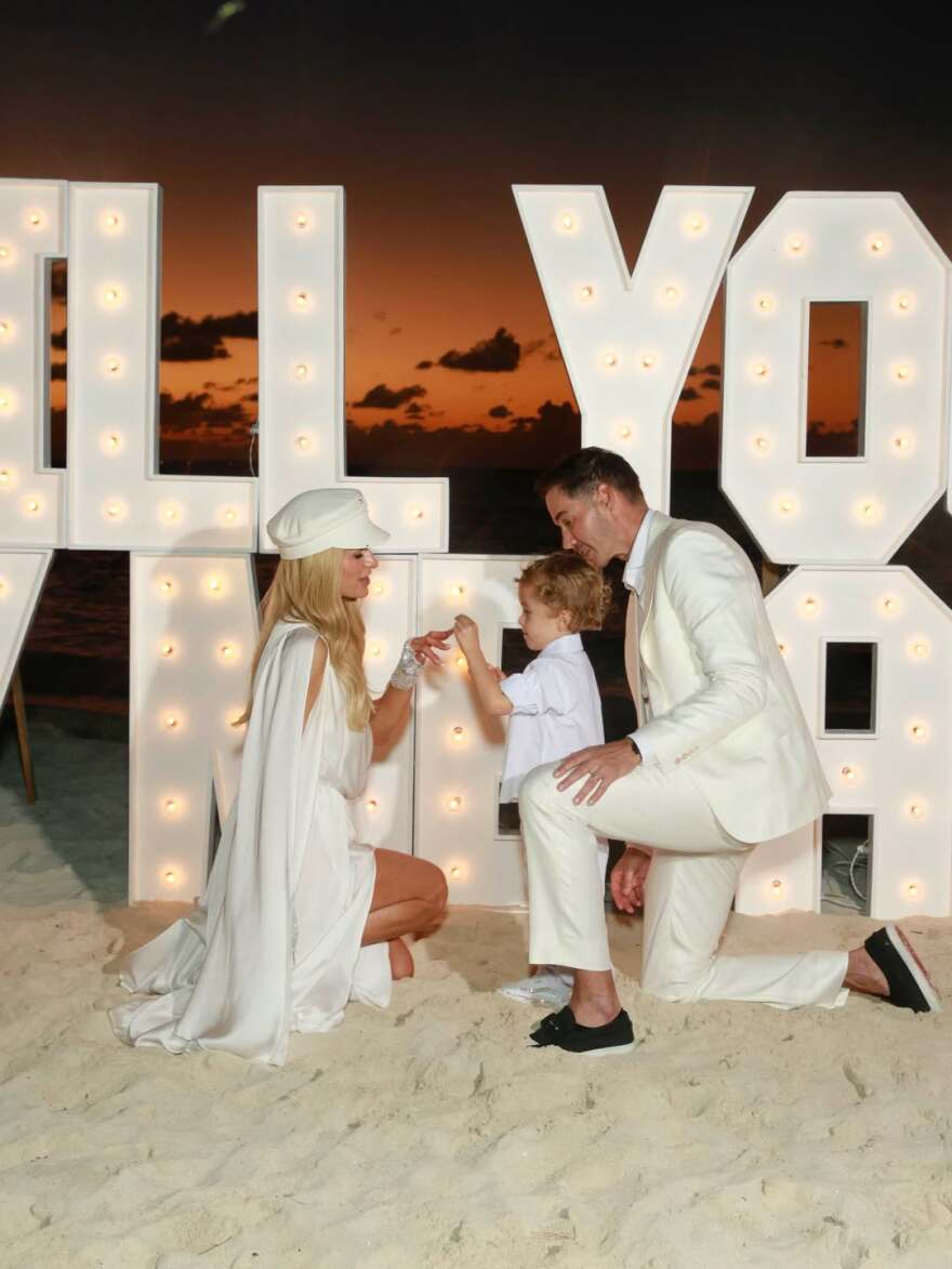 Η Πάρις Χίλτον και ο Κάρτερ Ριμ ανανέωσαν τους γαμήλιους όρκους τους ανήμερα του Αγίου Βαλεντίνου