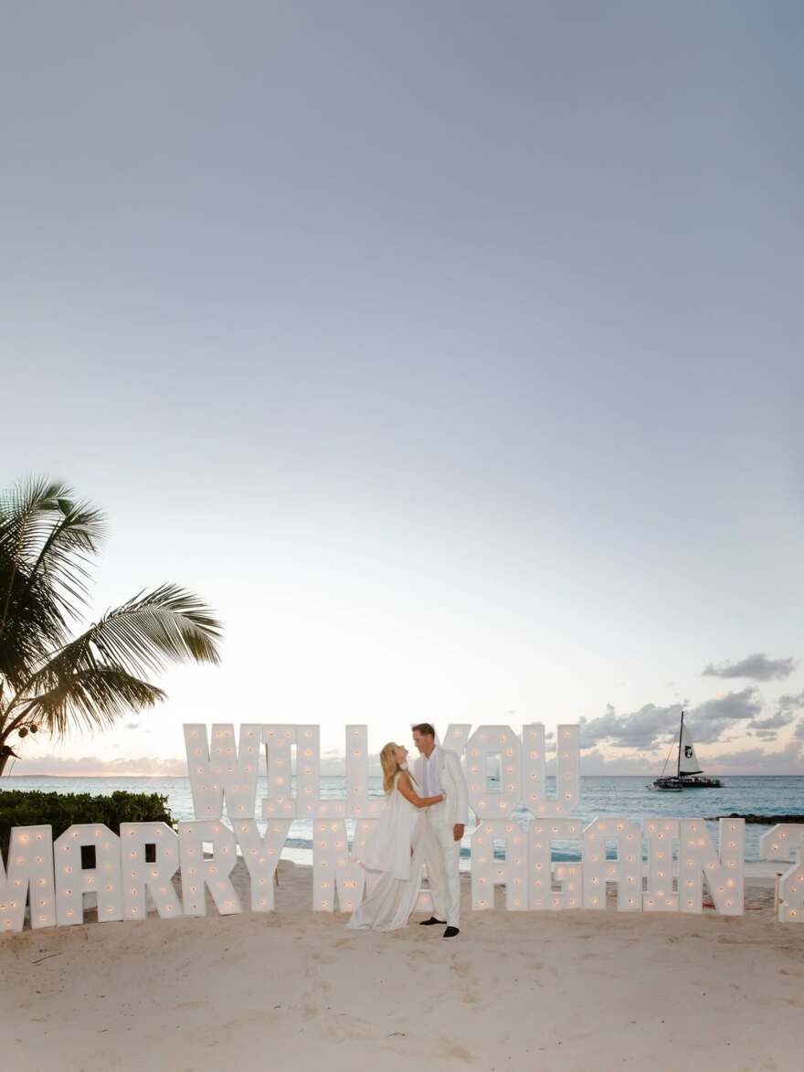 Η Πάρις Χίλτον και ο Κάρτερ Ριμ ανανέωσαν τους γαμήλιους όρκους τους ανήμερα του Αγίου Βαλεντίνου