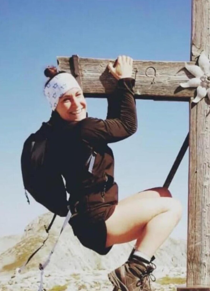 Μητέρα υπερασπίζεται τον άνδρα που κατηγορείται ότι άφησε την κόρη της να πεθάνει στις αυστριακές Άλπεις, φωτογραφίες