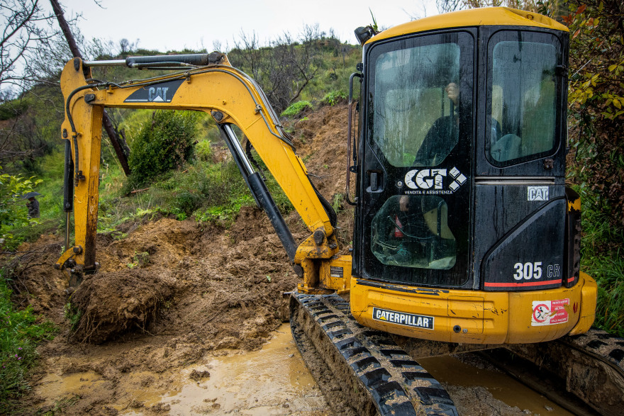 «Βιώνουμε συνθήκες πολέμου»: Αποκλεισμένο το Μαζαράκι Ηλείας μετά τις πρόσφατες κατολισθήσεις, απομακρύνθηκαν κάτοικοι από τα σπίτια τους