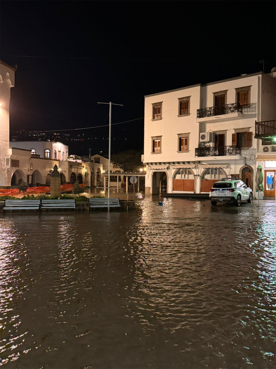 Έναν μήνα κάτω από τα νερά η Πάτμος: Σε παύση το έργο διευθέτησης ομβρίων, δείτε εικόνες