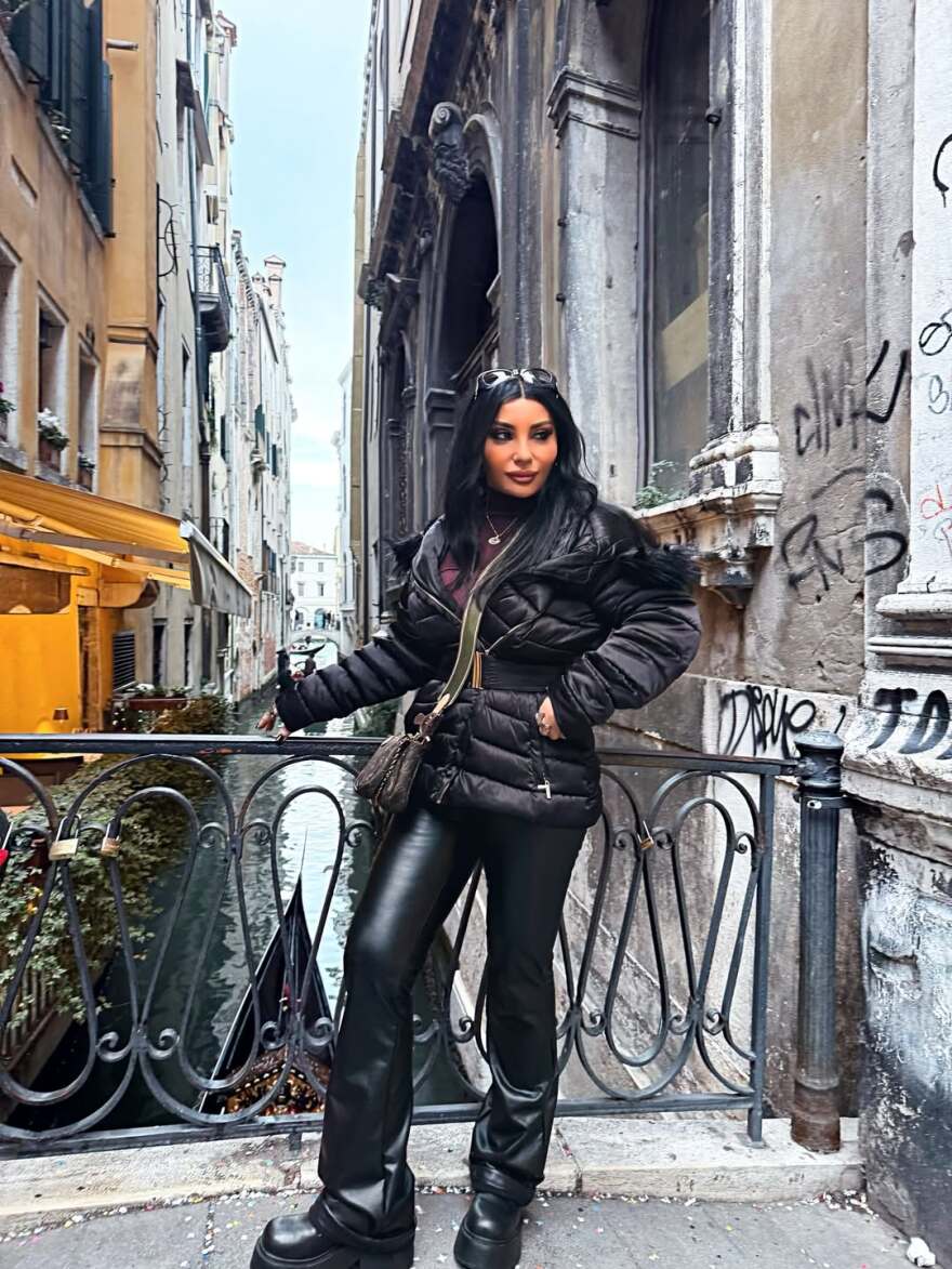 Η Πόπη Μαλλιωτάκη ταξίδεψε με τον γιο της στη Βενετία για το καρναβάλι