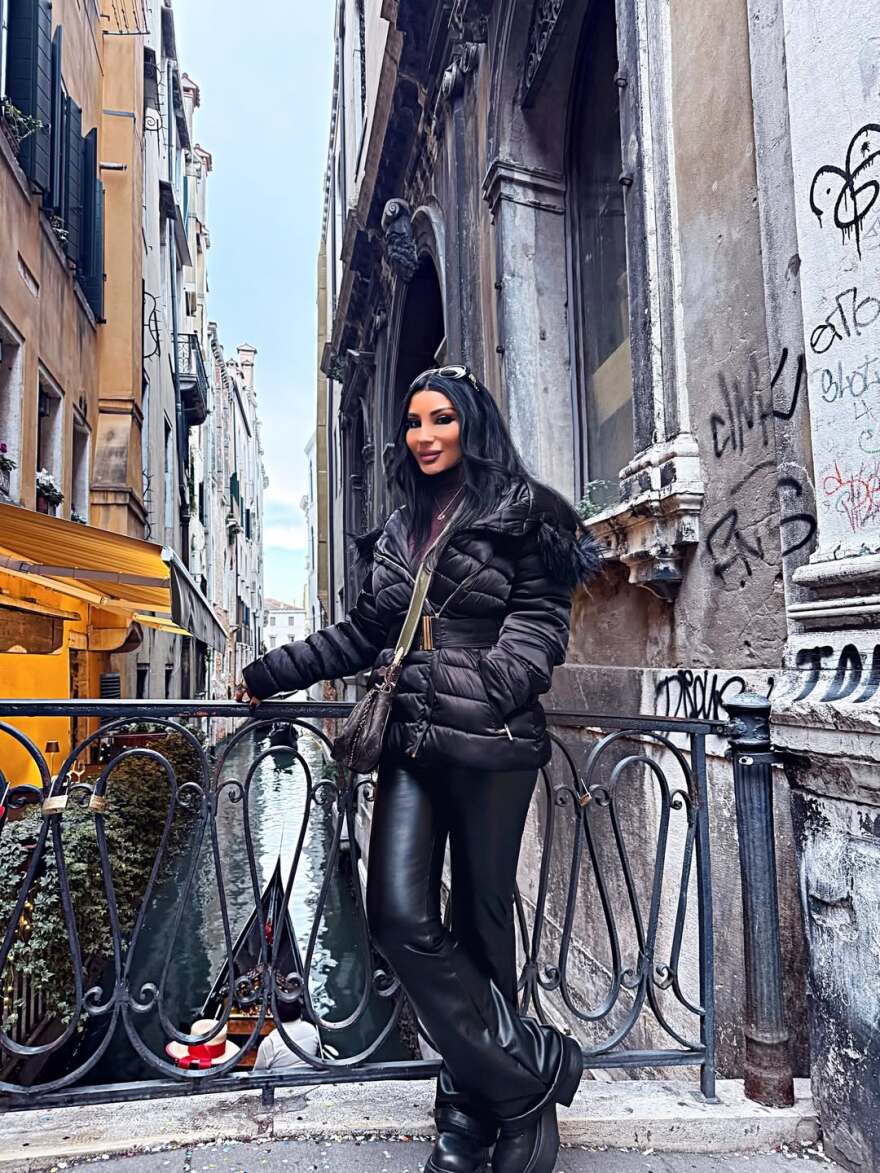 Η Πόπη Μαλλιωτάκη ταξίδεψε με τον γιο της στη Βενετία για το καρναβάλι