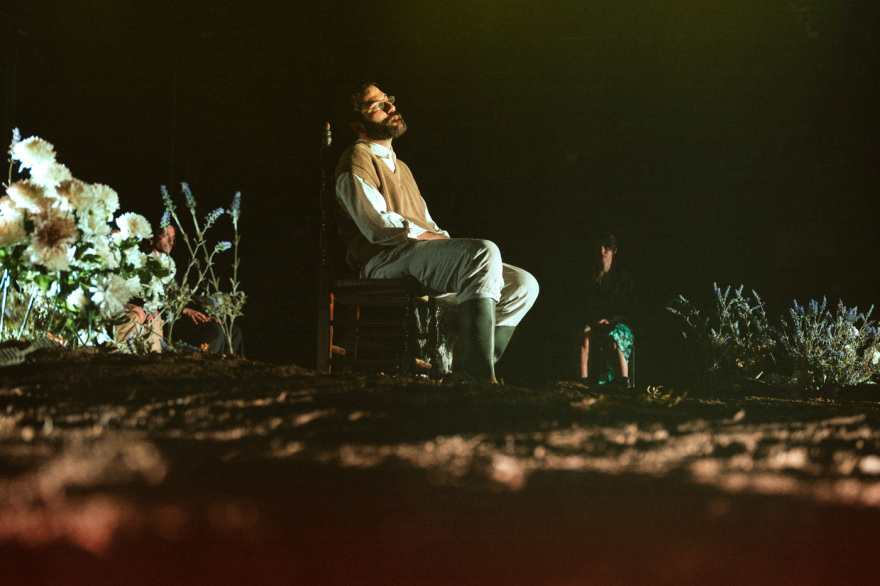 Ο Γιώργος Κουτλής συστήνει τη «γενιά του τώρα» στην νέα του παράσταση «Αντιγόνη»