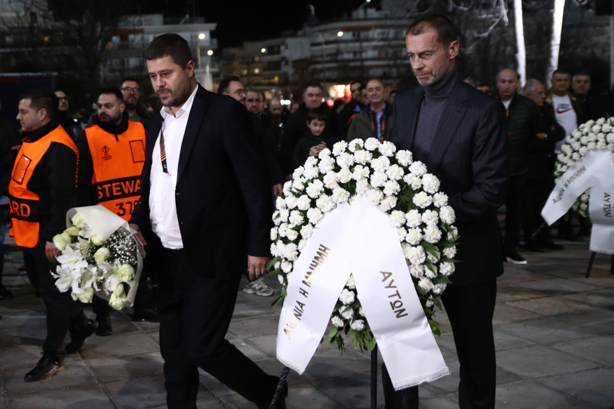 Τσέφεριν: Κατέθεσε στεφάνι για τους 7 οπαδούς του ΠΑΟΚ που χάθηκαν στη Ρουμανία ο πρόεδρος της UEFA, φωτογραφίες 