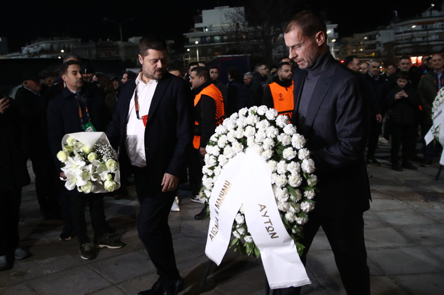 Τσέφεριν: Κατέθεσε στεφάνι για τους 7 οπαδούς του ΠΑΟΚ που χάθηκαν στη Ρουμανία ο πρόεδρος της UEFA, φωτογραφίες 
