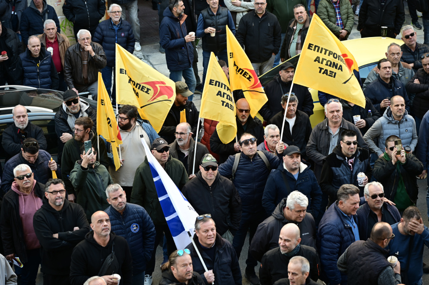 Χωρίς ταξί για τρίτη ημέρα η Αττική, πορεία προς το Μέγαρο Μαξίμου - Κίνηση σε Πατησίων και Σταδίου
