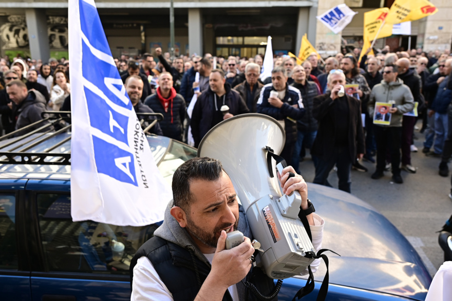 Χωρίς ταξί για τρίτη ημέρα η Αττική, πορεία προς το Μέγαρο Μαξίμου - Κίνηση σε Πατησίων και Σταδίου
