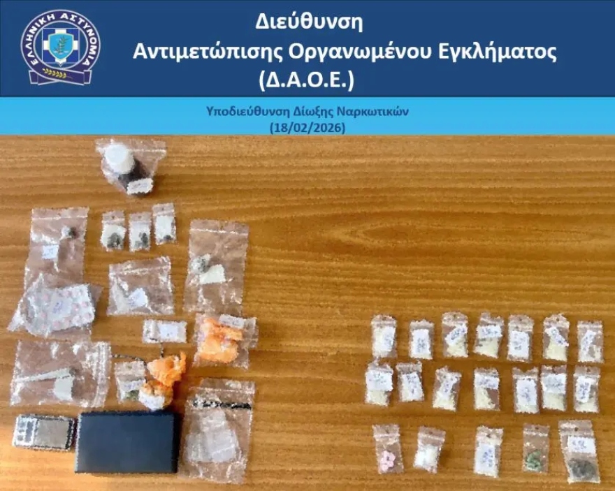 Έφοδος της ΕΛΑΣ σε ξενοδοχείο της Αθήνας: Κατασχέθηκαν ναρκωτικά και φαρμακευτικά σκευάσματα, 3 συλλήψεις