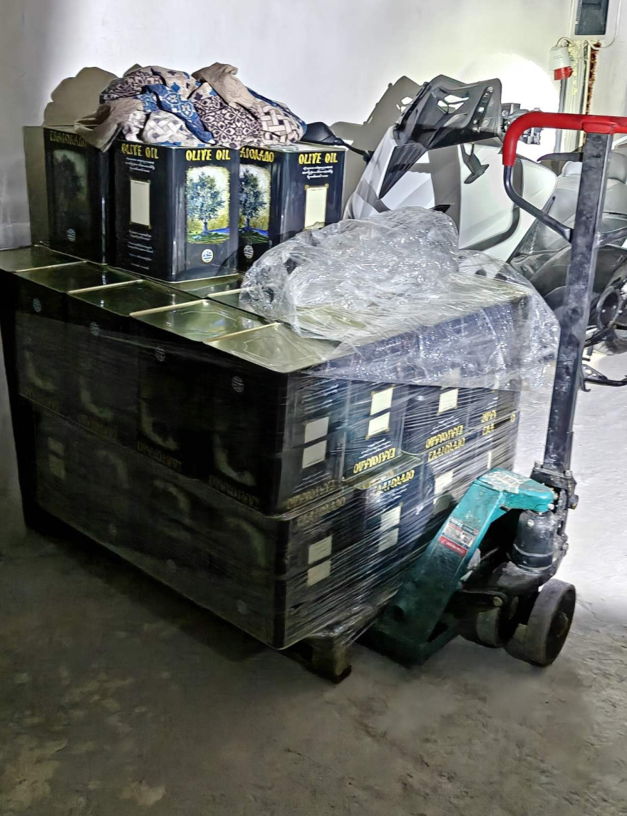 Σπείρα νόθευε ηλιέλαιο και το πουλούσε ως «εξαιρετικά παρθένο», τρεις συλλήψεις και διαφυγόντες φόροι 440.000€