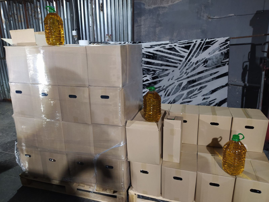 Σπείρα νόθευε ηλιέλαιο και το πουλούσε ως «εξαιρετικά παρθένο», τρεις συλλήψεις και διαφυγόντες φόροι 440.000€