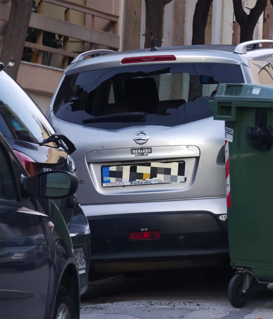 Έκρηξη στον Κορυδαλλό: Ζημιές σε έξι ΙΧ και σε κατοικία από χειροβομβίδα αμυντικού τύπου, δείτε φωτογραφίες
