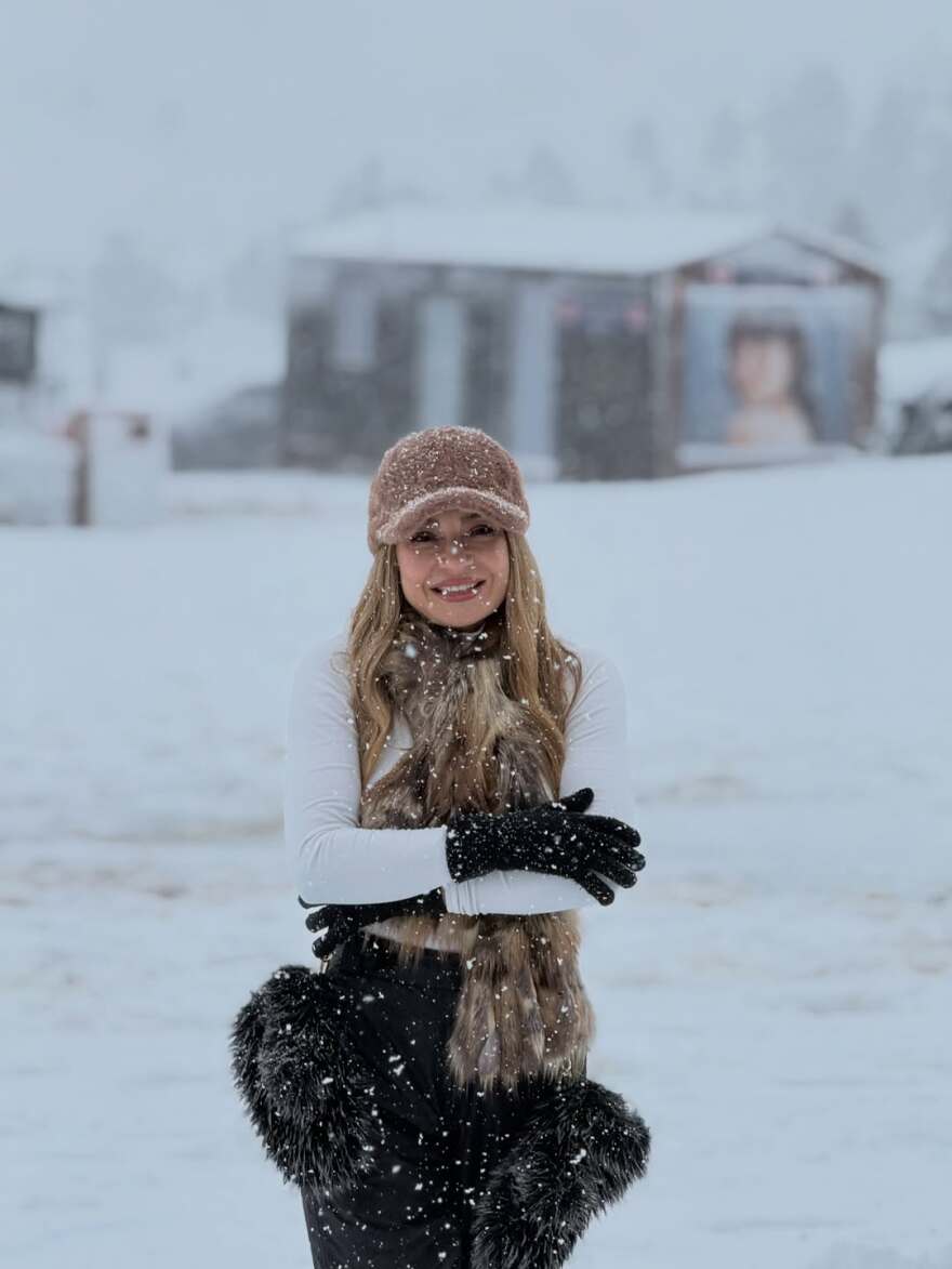 Η Αποστολία Ζώη ταξίδεψε στα Καλάβρυτα και πόζαρε στα χιόνια