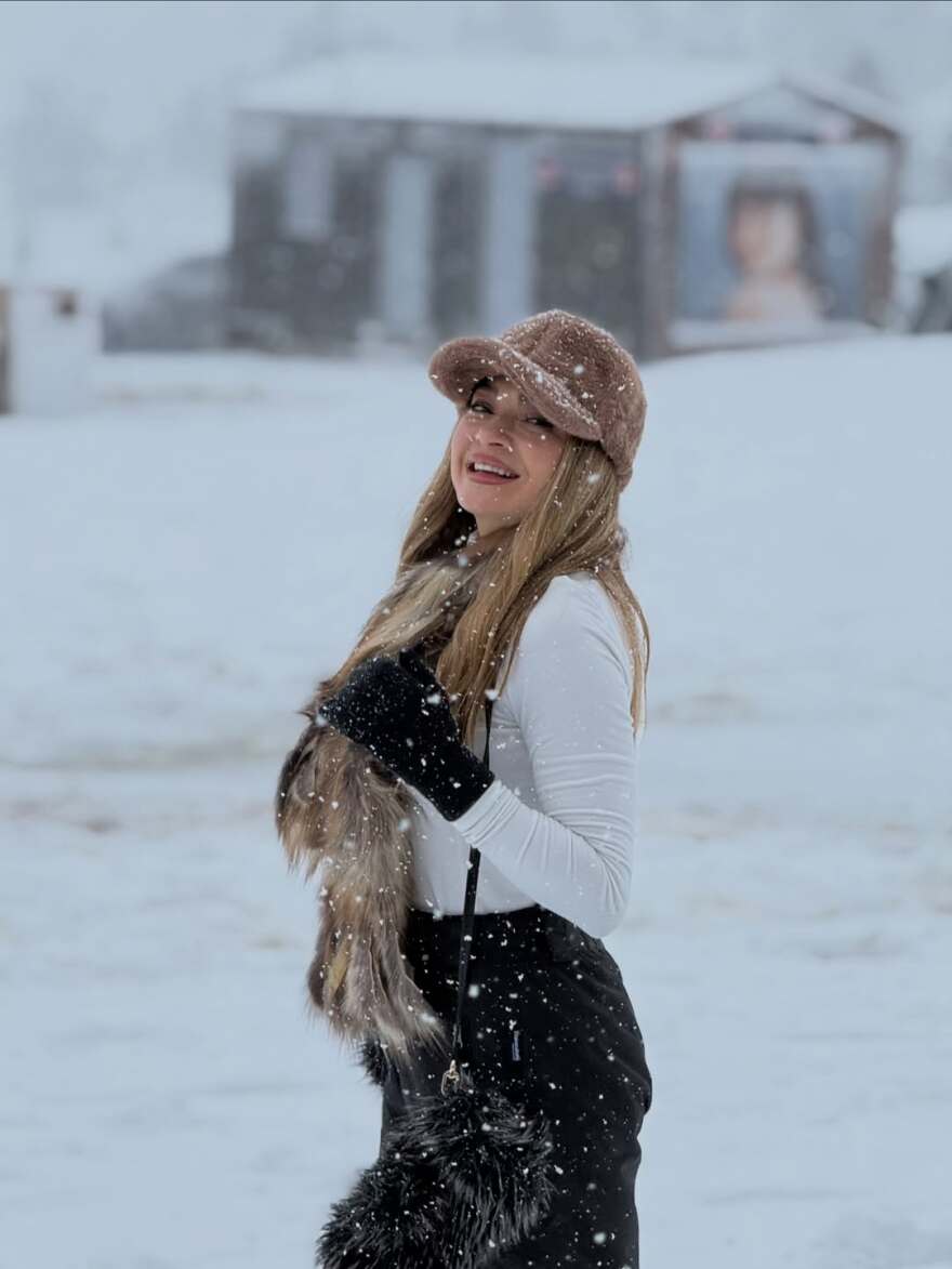 Η Αποστολία Ζώη ταξίδεψε στα Καλάβρυτα και πόζαρε στα χιόνια