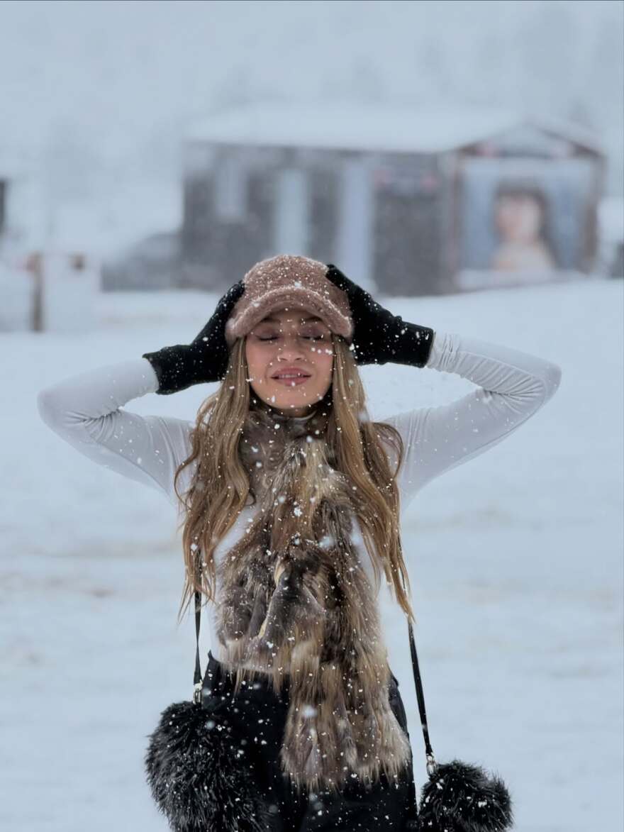 Η Αποστολία Ζώη ταξίδεψε στα Καλάβρυτα και πόζαρε στα χιόνια
