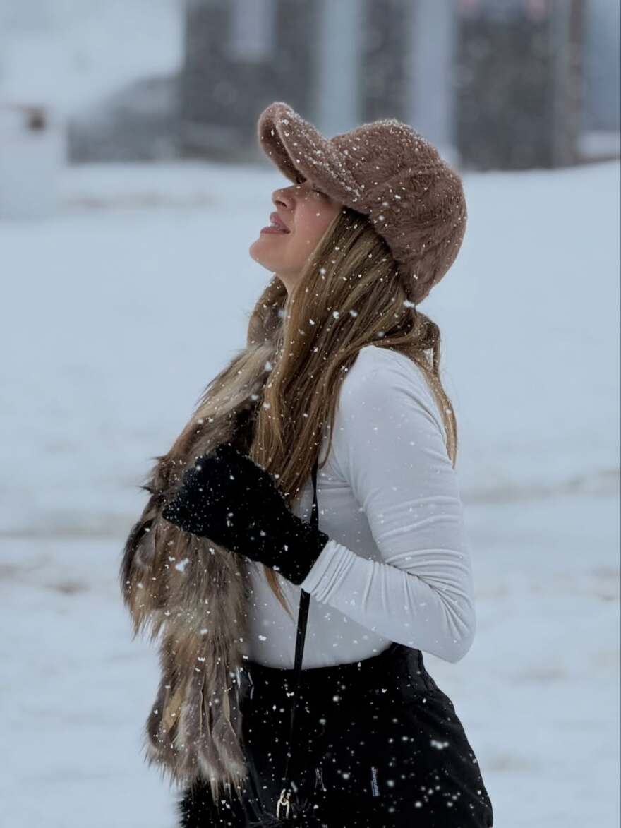 Η Αποστολία Ζώη ταξίδεψε στα Καλάβρυτα και πόζαρε στα χιόνια