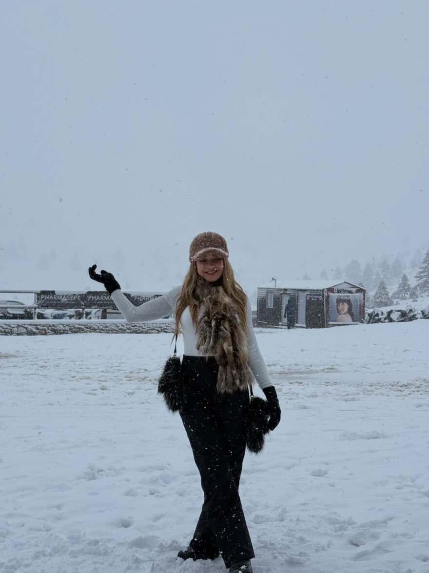 Η Αποστολία Ζώη ταξίδεψε στα Καλάβρυτα και πόζαρε στα χιόνια