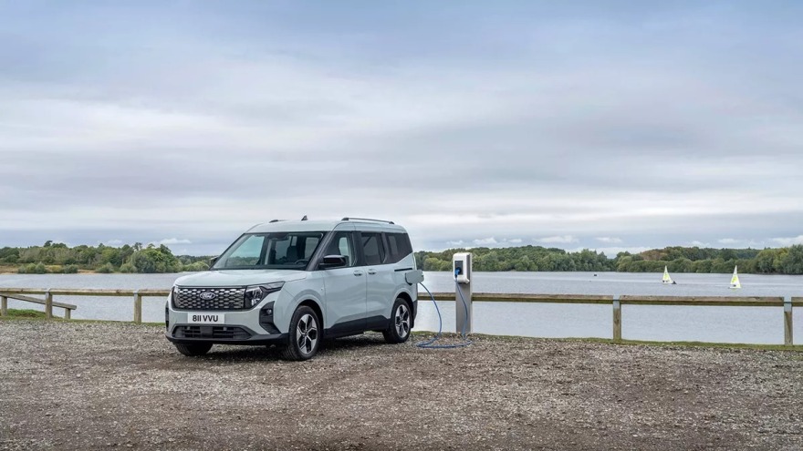 Αναβάθμιση ουσίας για τα Ford E-Transit Courier και E-Tourneo Courier