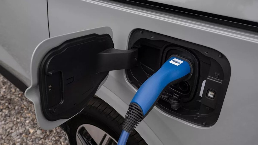 Αναβάθμιση ουσίας για τα Ford E-Transit Courier και E-Tourneo Courier