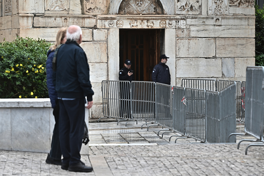 Ελένη Γλύκατζη - Αρβελέρ: Στη Μητρόπολη Αθηνών η σορός της για λαϊκό προσκύνημα, το μεσημέρι η κηδεία της