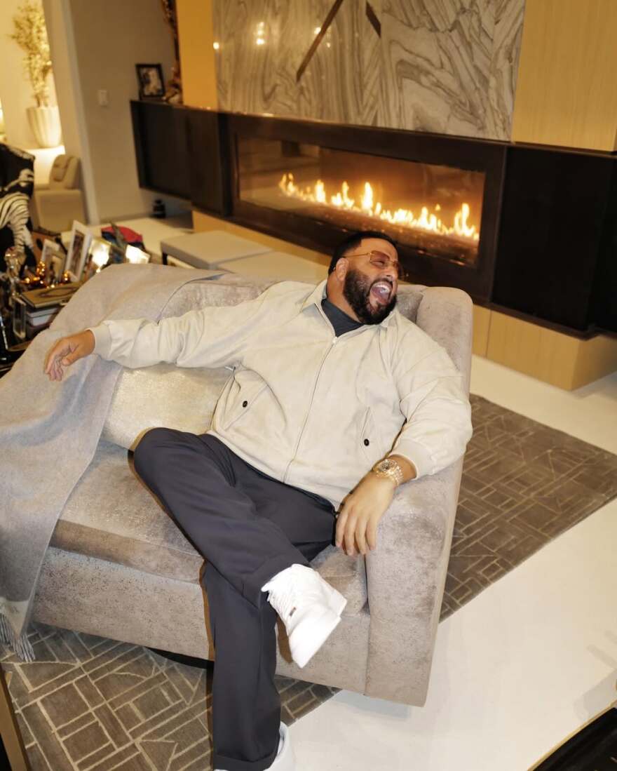 Ο DJ Khaled γιορτάζει τη μεγάλη απώλεια βάρους του: Είτε κερδίζετε μαζί μας, είτε μας βλέπετε να κερδίζουμε