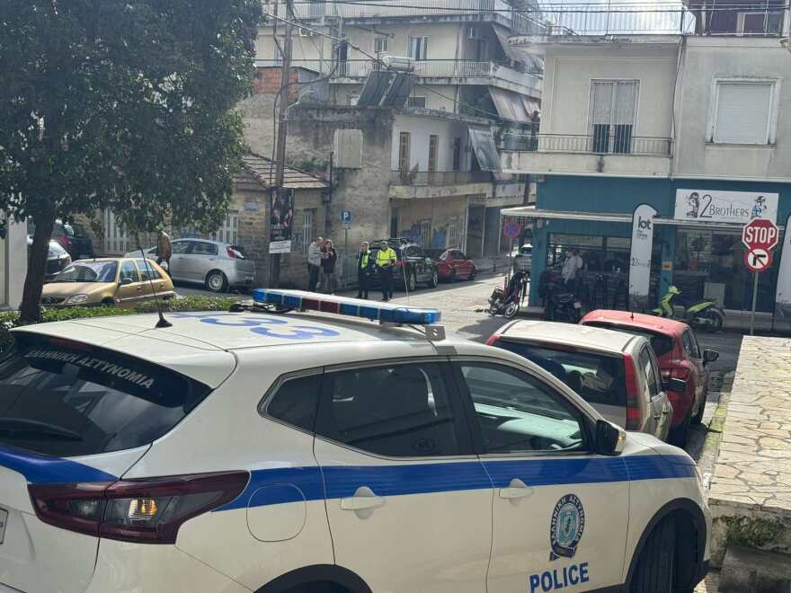 Τροχαίο στο Αγρίνιο, τραυματίστηκε μοτοσικλετιστής μετά από σύγκρουση με αυτοκίνητο