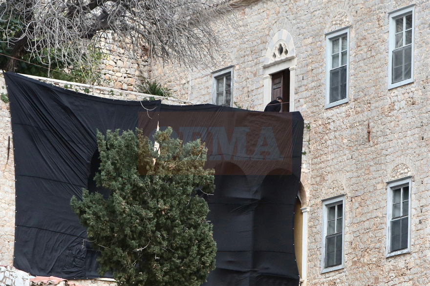 Τα χαμόγελα, το «hello guys» του Μπραντ Πιτ και ο περίπατος στην Ύδρα: Εικόνες και βίντεο από τα γυρίσματα της χολιγουντιανής παραγωγής