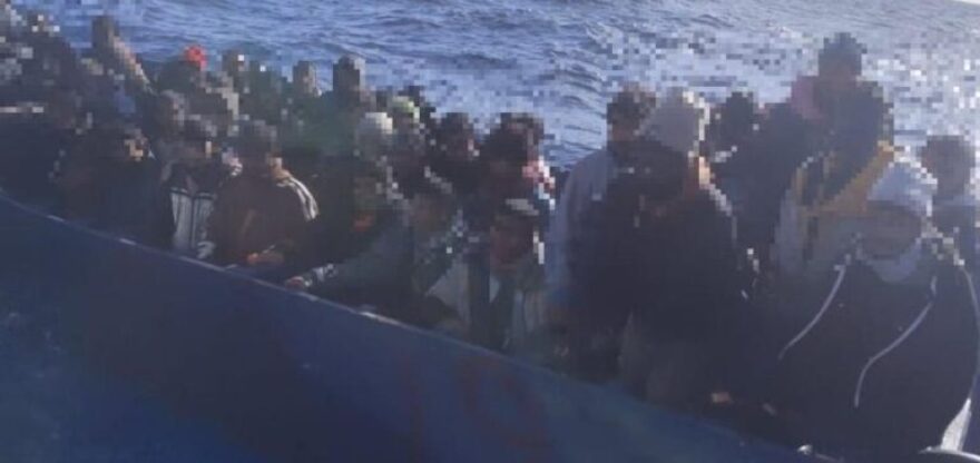 Τέσσερις οι νεκροί από το ναυάγιο στους Καλούς Λιμένες, 26 οι αγνοούμενοι