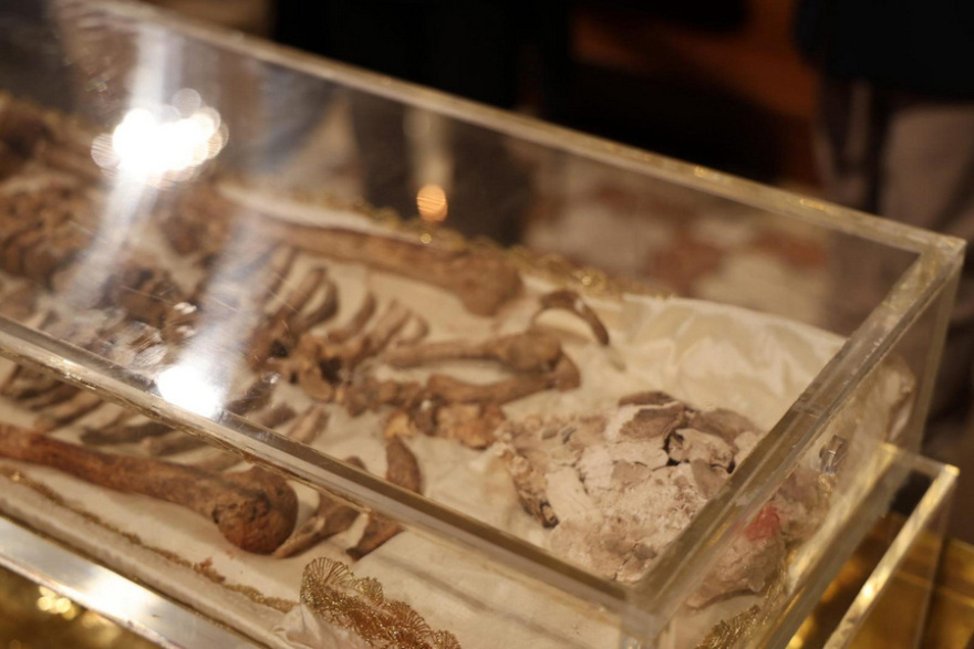 Ιταλία: Σε δημόσιο προσκύνημα τέθηκε για πρώτη φορά το σκήνωμα του Αγίου Φραγκίσκου της Ασίζης, δείτε φωτογραφίες