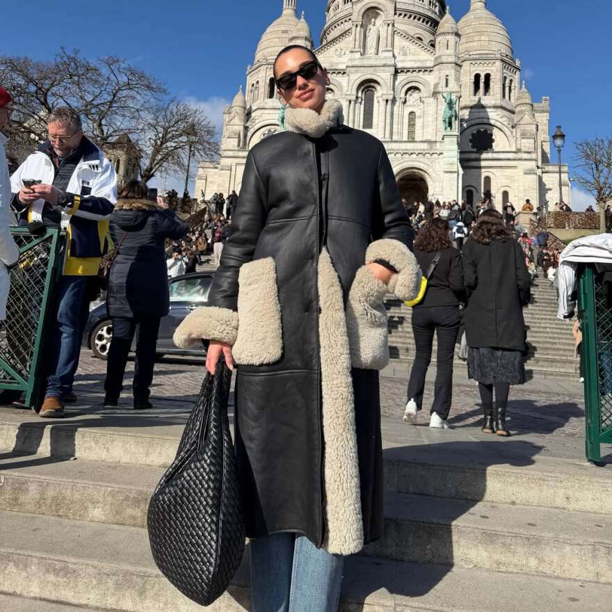 Οι τρυφερές φωτογραφίες της Ντούα Λίπα με τα φιλιά και τις αγκαλιές με τον Κάλουμ Τέρνερ