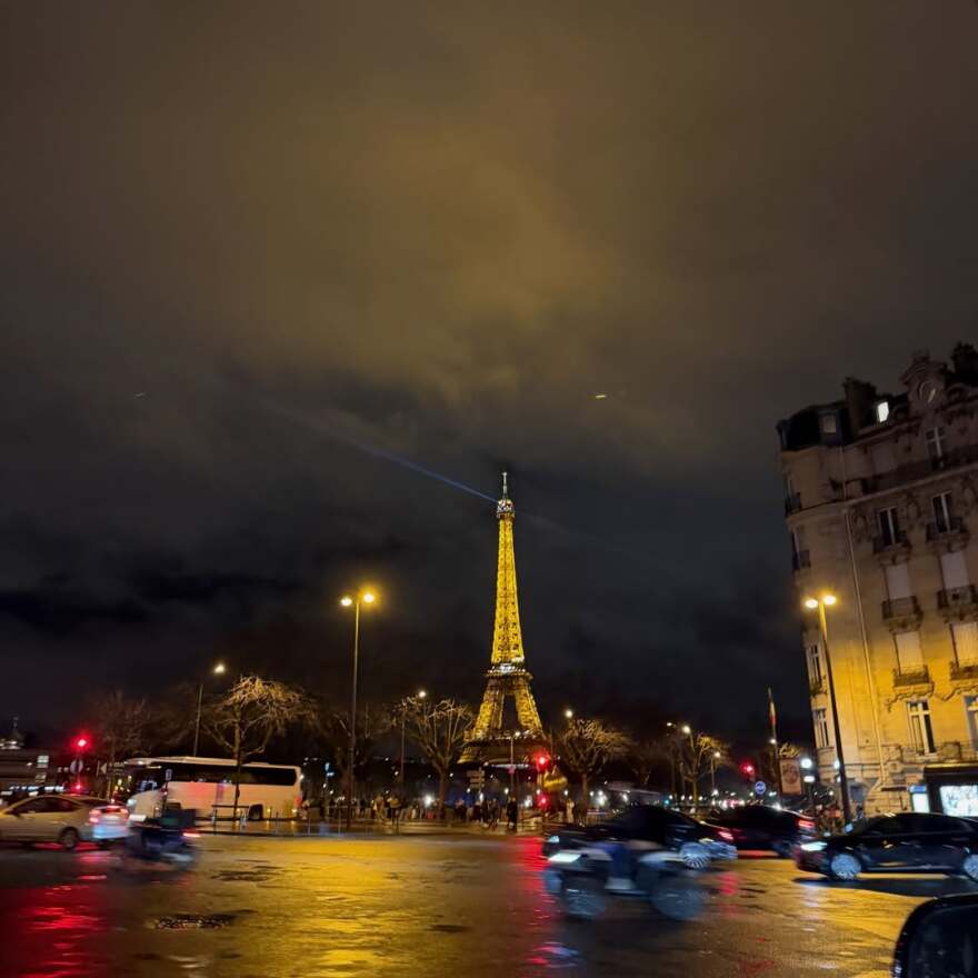 Οι τρυφερές φωτογραφίες της Ντούα Λίπα με τα φιλιά και τις αγκαλιές με τον Κάλουμ Τέρνερ