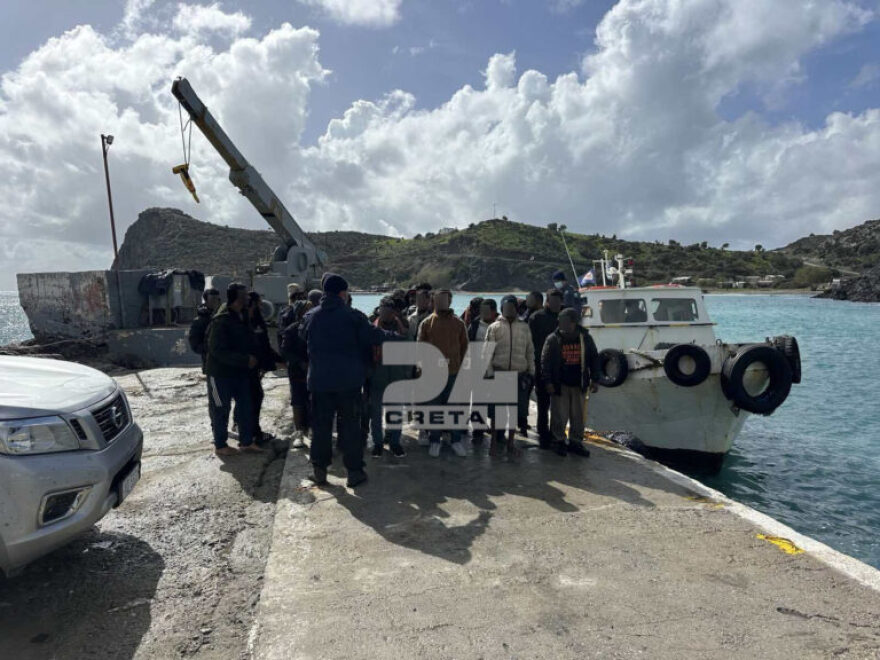 Τέσσερις οι νεκροί από το ναυάγιο στους Καλούς Λιμένες, 26 οι αγνοούμενοι