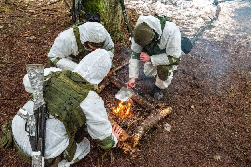 Εντυπωσιακά πλάνα από την εκπαίδευση της Σχολής Μονίμων Υπαξιωματικών στο χιονισμένο Περτούλι Τρικάλων, δείτε βίντεο και φωτογραφίες