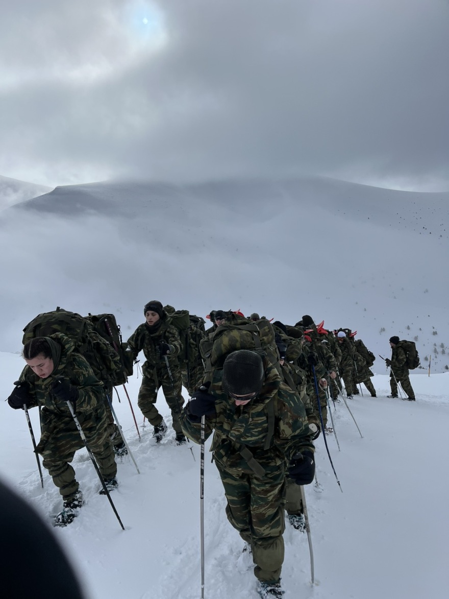 Εντυπωσιακά πλάνα από την εκπαίδευση της Σχολής Μονίμων Υπαξιωματικών στο χιονισμένο Περτούλι Τρικάλων, δείτε βίντεο και φωτογραφίες