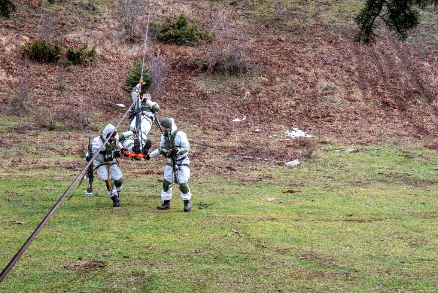Εντυπωσιακά πλάνα από την εκπαίδευση της Σχολής Μονίμων Υπαξιωματικών στο χιονισμένο Περτούλι Τρικάλων, δείτε βίντεο και φωτογραφίες