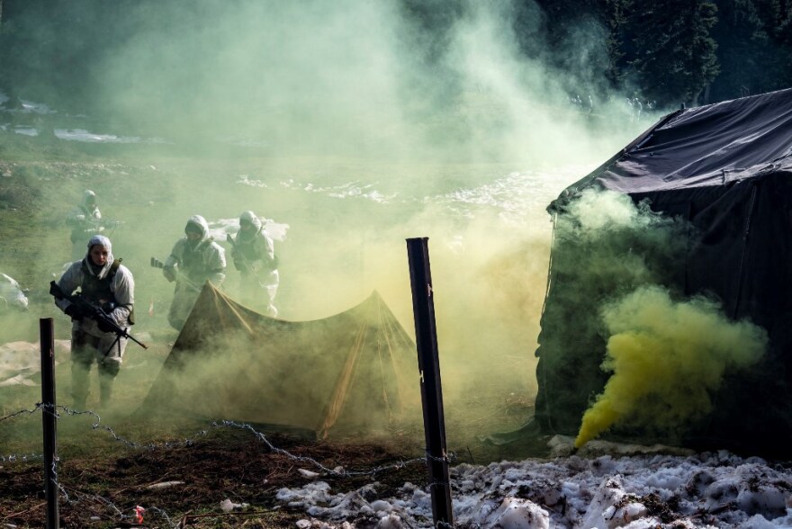 Εντυπωσιακά πλάνα από την εκπαίδευση της Σχολής Μονίμων Υπαξιωματικών στο χιονισμένο Περτούλι Τρικάλων, δείτε βίντεο και φωτογραφίες