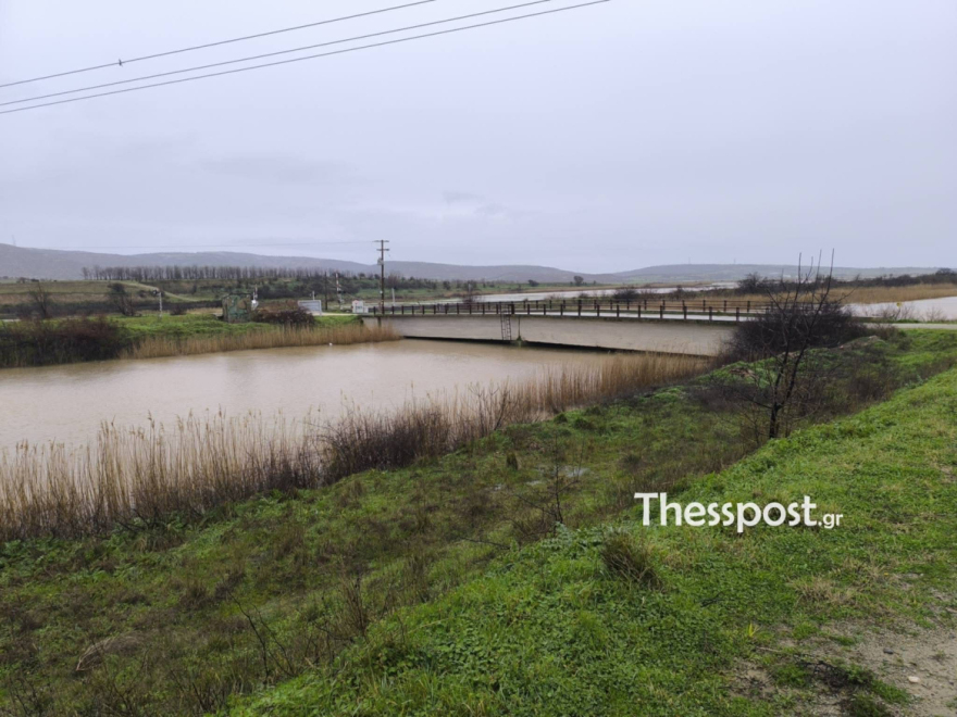 Μάχη για να σωθούν οικισμοί στον Έβρο, έσπασαν τα αναχώματα, πλημμύρισαν πάνω από 100.000 στρέμματα 
