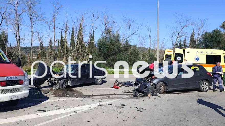 Σφοδρή σύγκρουση αυτοκινήτων με 4 τραυματίες στον κόμβο Ολυμπίων στον Πύργο 