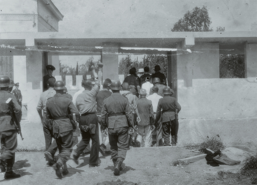 Από την Ακροναυπλία στην Καισαριανή: Η τραγική πορεία των κρατουμένων από τις φυλακές της δικτατορίας του Μεταξά στον τόπο του μαρτυρίου τους