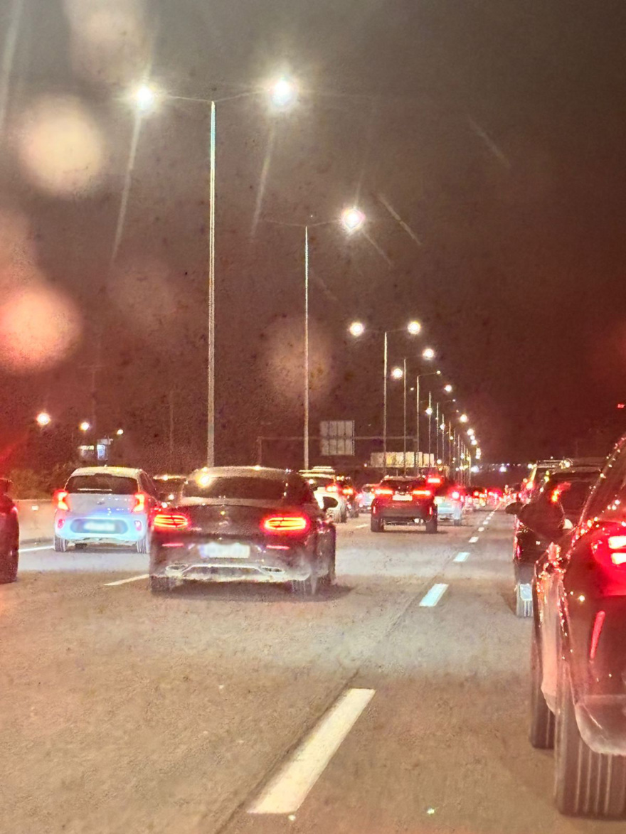 Με χαμηλές ταχύτητες η επιστροφή των εκδρομέων: Καθυστερήσεις από Μέγαρα μέχρι Νέα Πέραμο και από Καπανδρίτι μέχρι Κρυονέρι