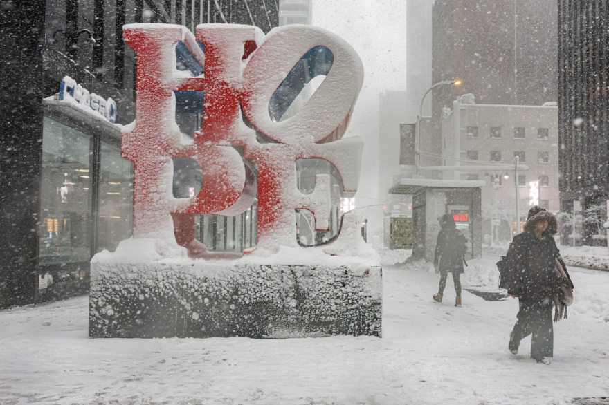 Σε κατάσταση έκτακτης ανάγκης η Νέα Υόρκη που «θάβεται» κάτω από το χιόνι, δείτε βίντεο 
