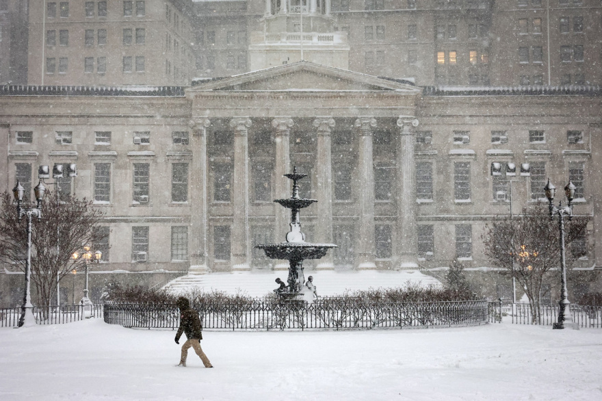 Σε κατάσταση έκτακτης ανάγκης η Νέα Υόρκη που «θάβεται» κάτω από το χιόνι, δείτε βίντεο 
