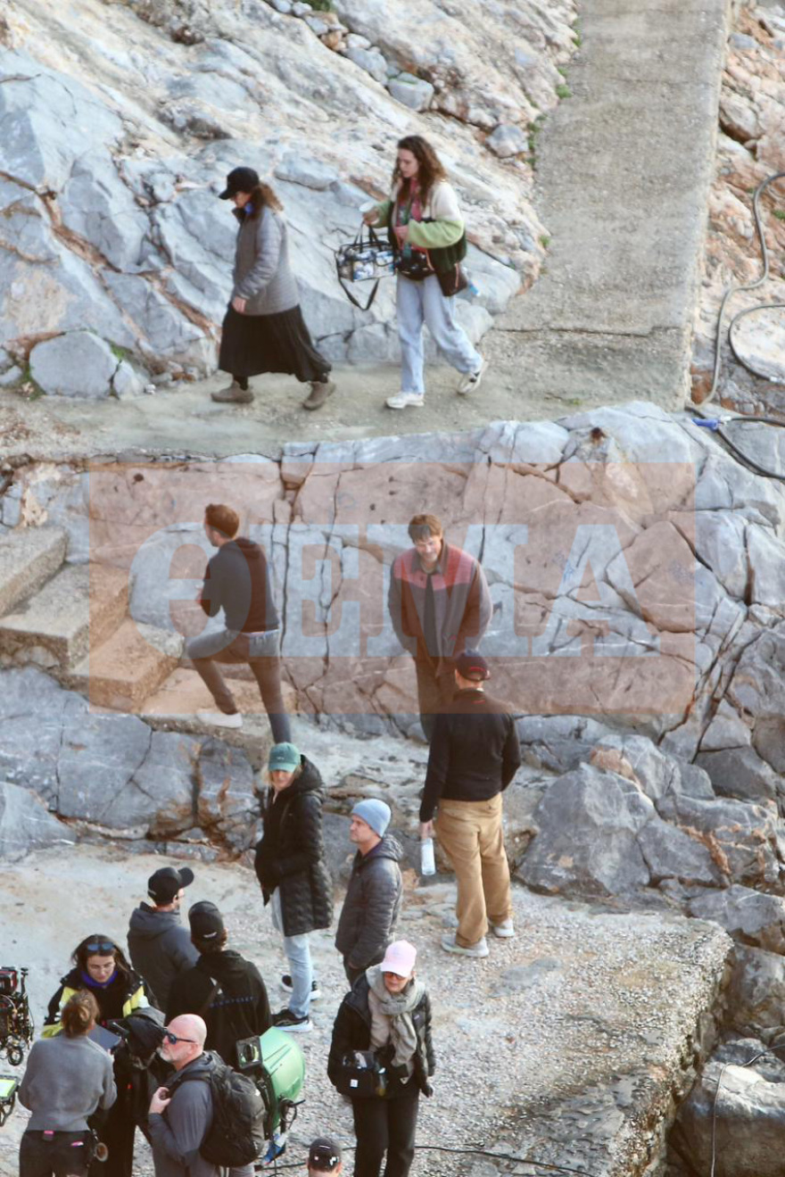 Ο Μπραντ Πιτ γύρισε σκηνές σε βράχια μπροστά στη θάλασσα στο Αυλάκι της Ύδρας, πήραν κυάλια για να τον δουν οι θαυμάστριές του - Βίντεο και φωτογραφίες