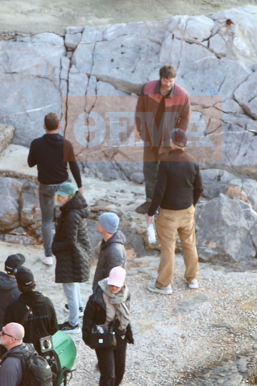 Ο Μπραντ Πιτ γύρισε σκηνές σε βράχια μπροστά στη θάλασσα στο Αυλάκι της Ύδρας, πήραν κυάλια για να τον δουν οι θαυμάστριές του - Βίντεο και φωτογραφίες