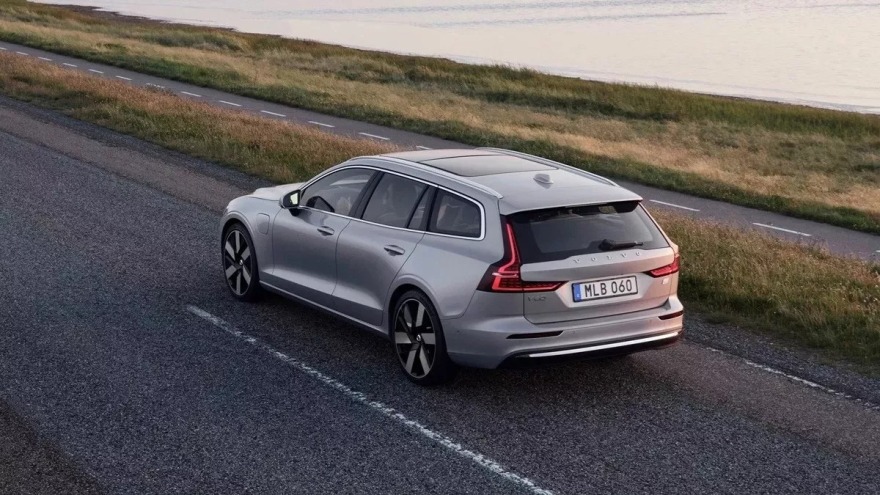 Η Volvo διατηρεί τα station wagon