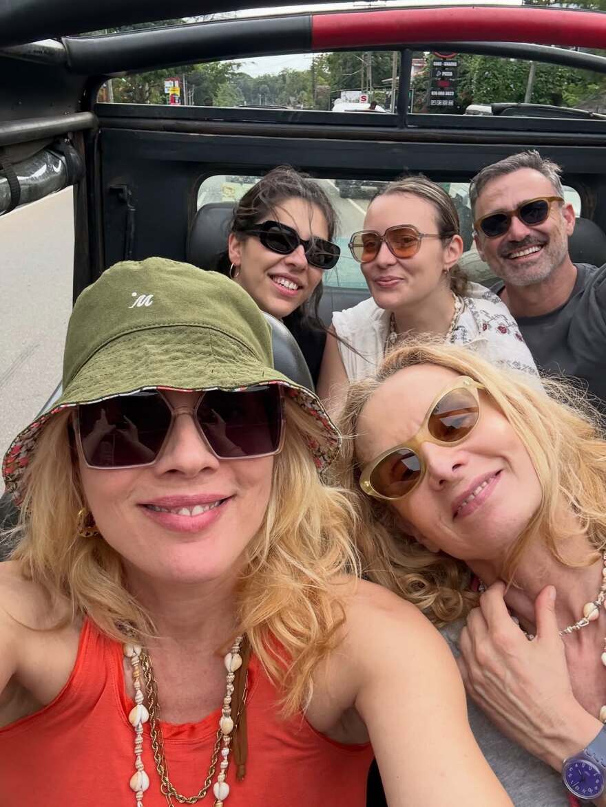 Η Σμαράγδα Καρύδη ανέβασε φωτογραφίες από το ταξίδι της στη Σρι Λάνκα με τον Γιώργο Καπουτζίδη