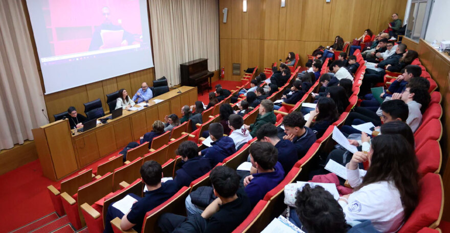 Όταν το scroll γίνεται εξάρτηση για τους ανήλικους - Ο εθισμός στο διαδίκτυο στην 16η εκδήλωση ψηφιακής παιδείας