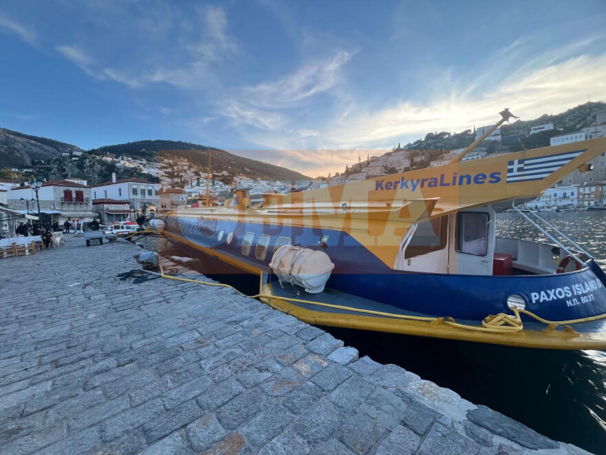 Ταξίδι στον χρόνο με ένα «ιπτάμενο δελφίνι» από τα παλιά στα γυρίσματα της ταινίας με τον Μπραντ Πιτ στην Ύδρα: Βίντεο και φωτογραφίες